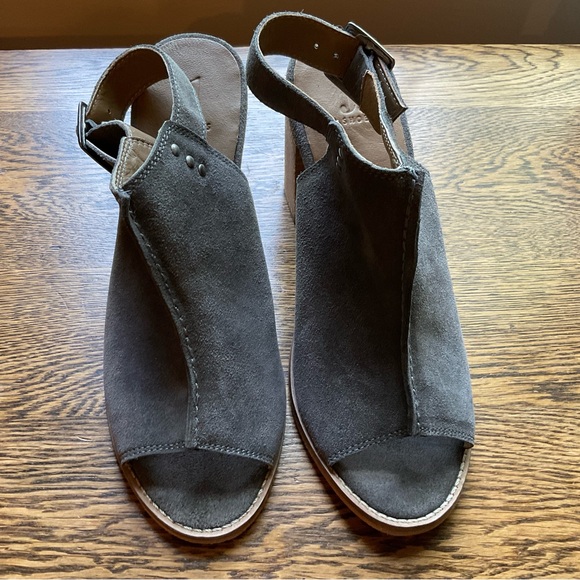 ❌ NEW LISTING ❌ J. Shoes Suede Leather Heels - Picture 1 of 7